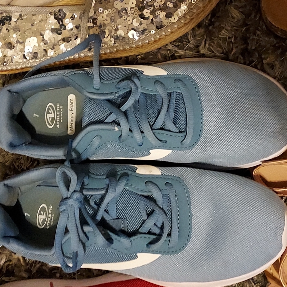 Small shoe bundle. - Picture 6 of 7